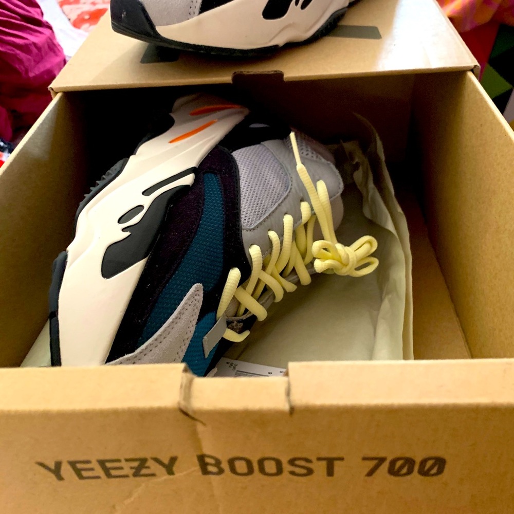 Yeezy boost 700 wave runner